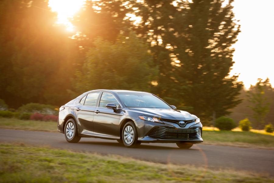  Toyota Camry Hybrid LE 2017 года  (NA) (фото 1 из 21)